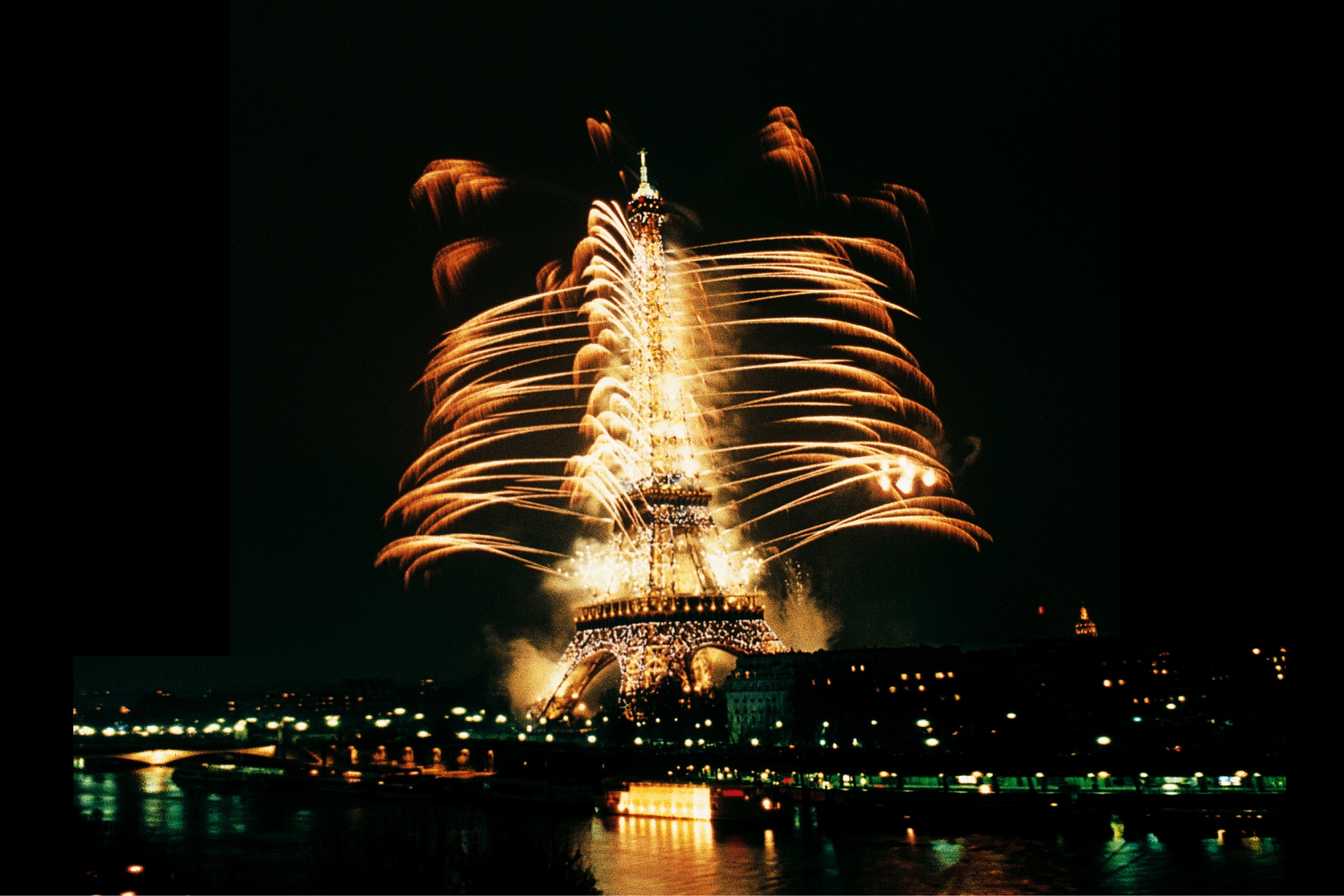 Eiffel-Tower-Millenium-Show-Paris-1