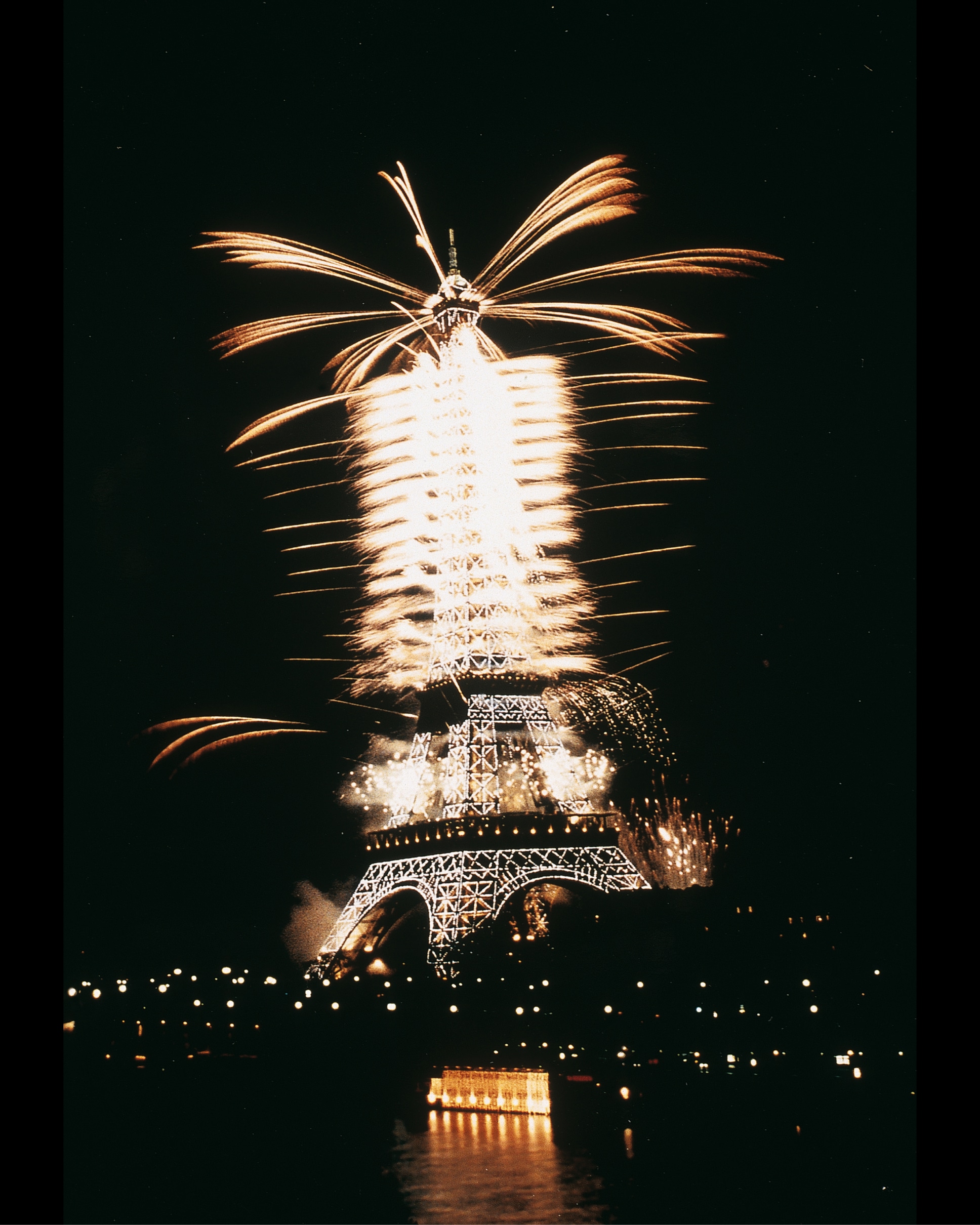  Eiffel-Tower-Millenium-Show-Paris-2