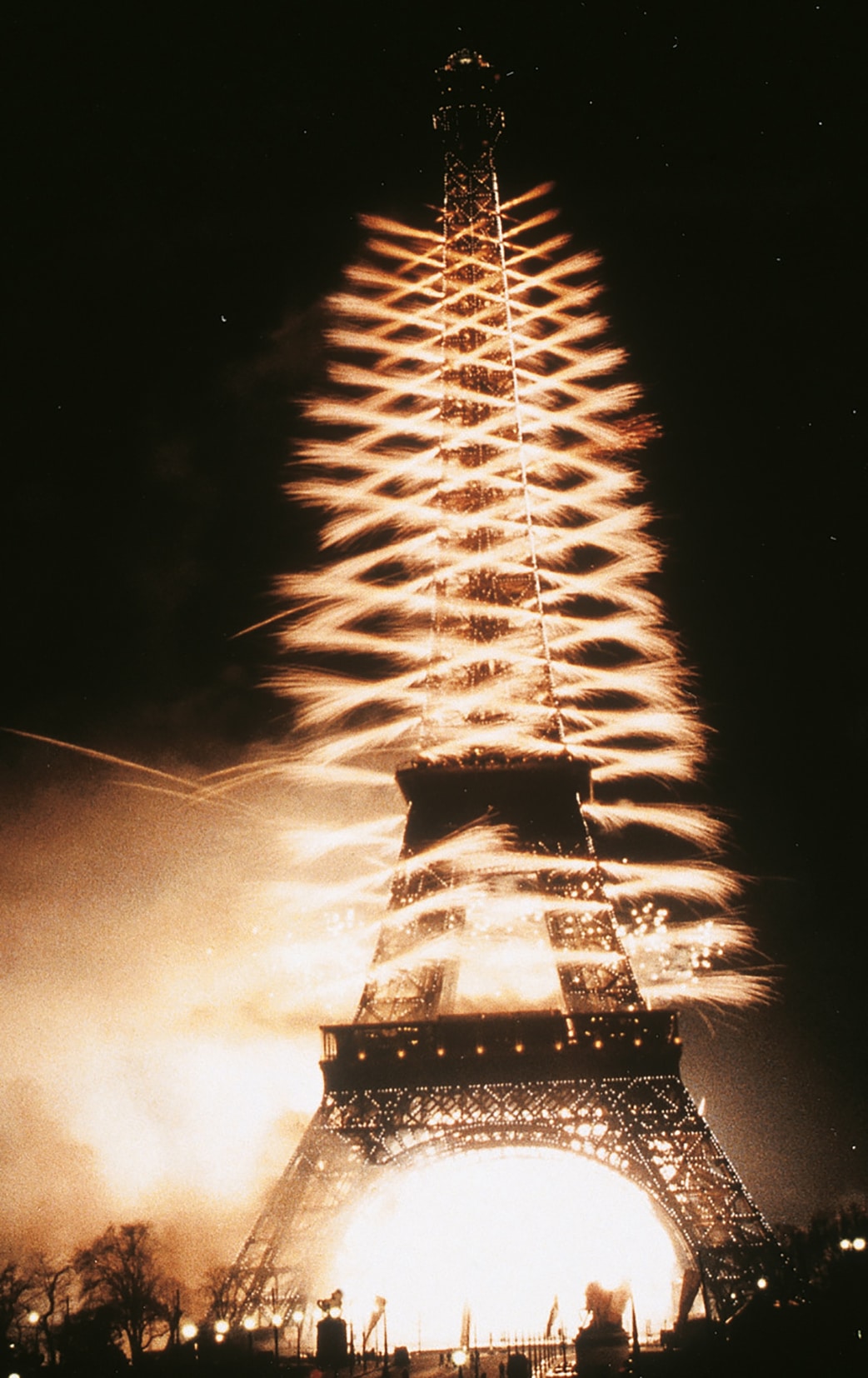  Eiffel-Tower-Millenium-Show-Paris-5